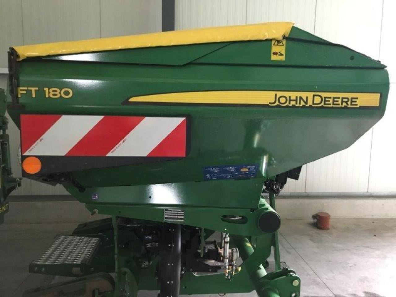 John Deere ft180 - Kombinált vetőgép: 4 kép. John Deere ft180 - Kombinált vetőgép: 4 kép.
