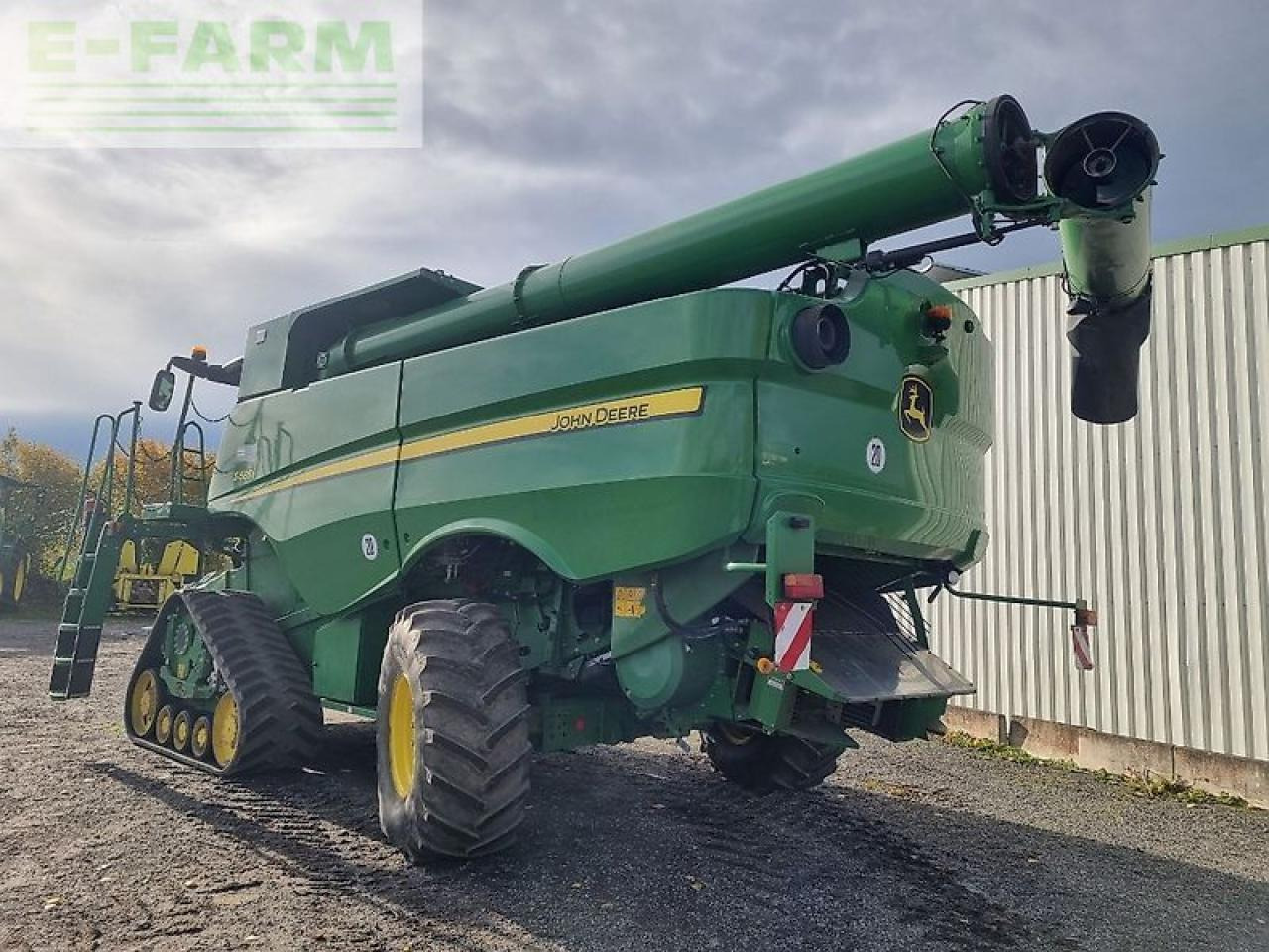 John Deere s685i my16 prod 20 - Kombájn: 3 kép. John Deere s685i my16 prod 20 - Kombájn: 3 kép.