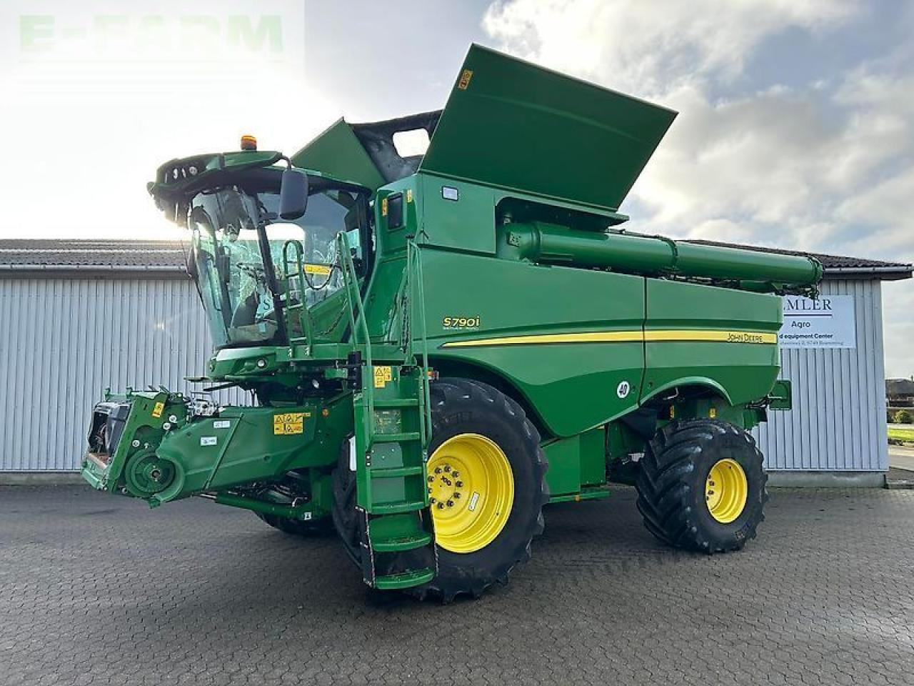 John Deere s785 - Kombájn: 1 kép. John Deere s785 - Kombájn: 1 kép.