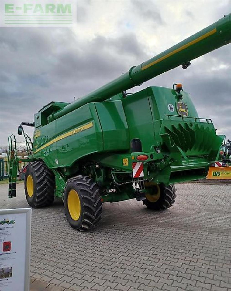 John Deere t550 hm - Kombájn: 4 kép. John Deere t550 hm - Kombájn: 4 kép.