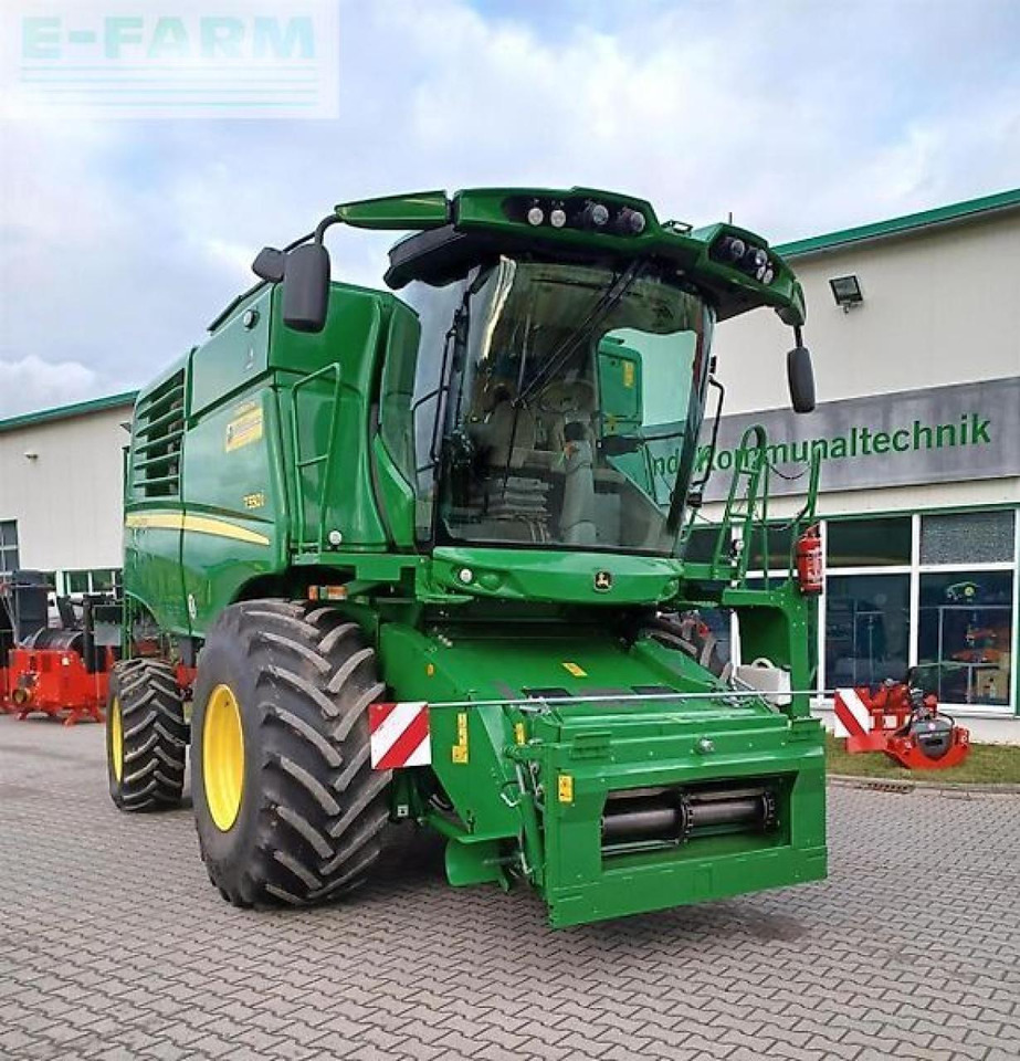 John Deere t550 hm - Kombájn: 2 kép. John Deere t550 hm - Kombájn: 2 kép.