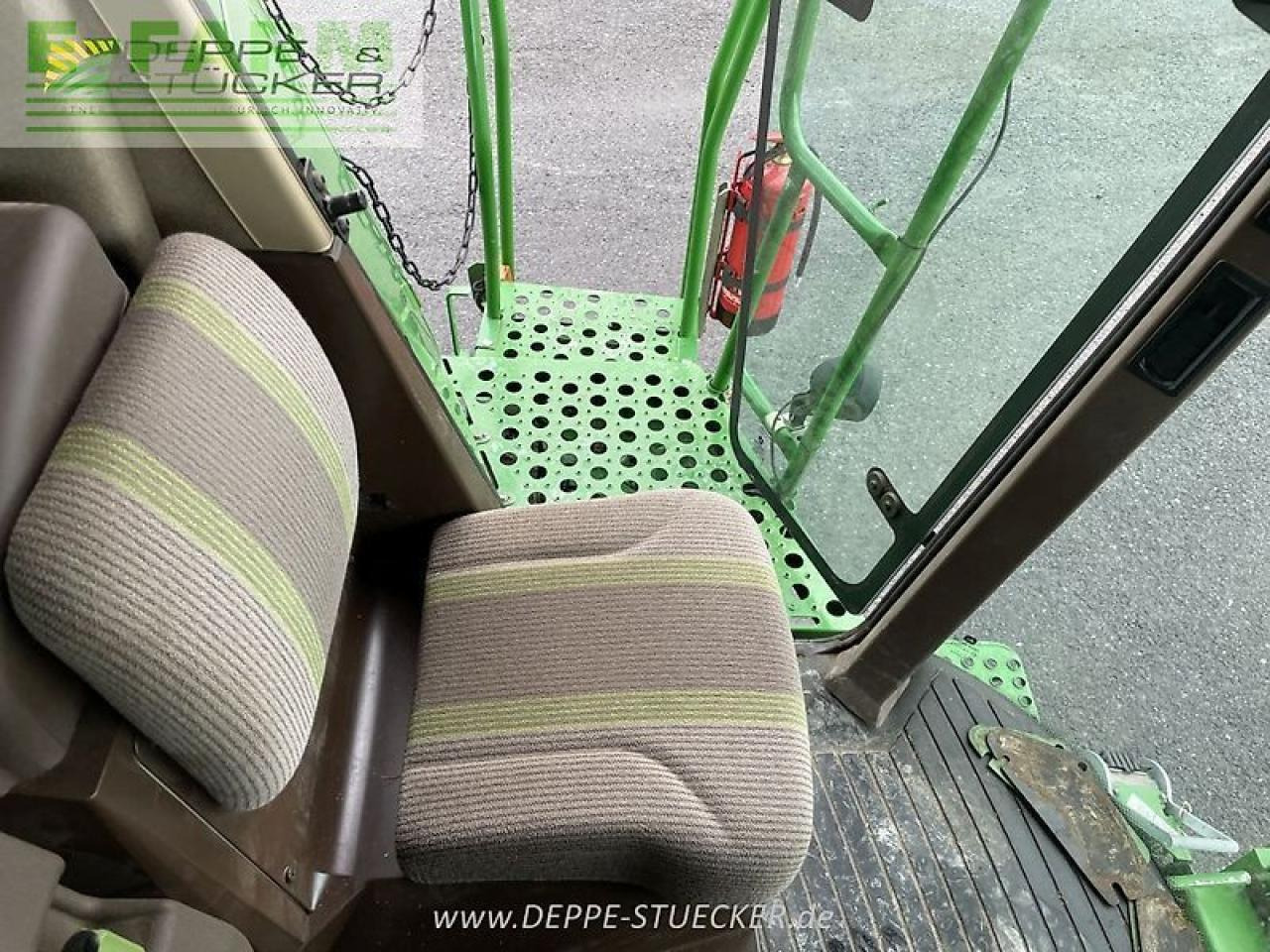 John Deere t560 hillmaster mit 620r und rapstisch - Kombájn: 2 kép. John Deere t560 hillmaster mit 620r und rapstisch - Kombájn: 2 kép.