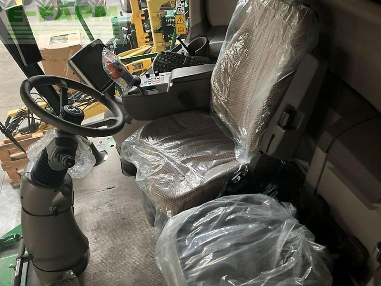 Kombájn John Deere t560 hm: 6 kép. Kombájn John Deere t560 hm: 6 kép.