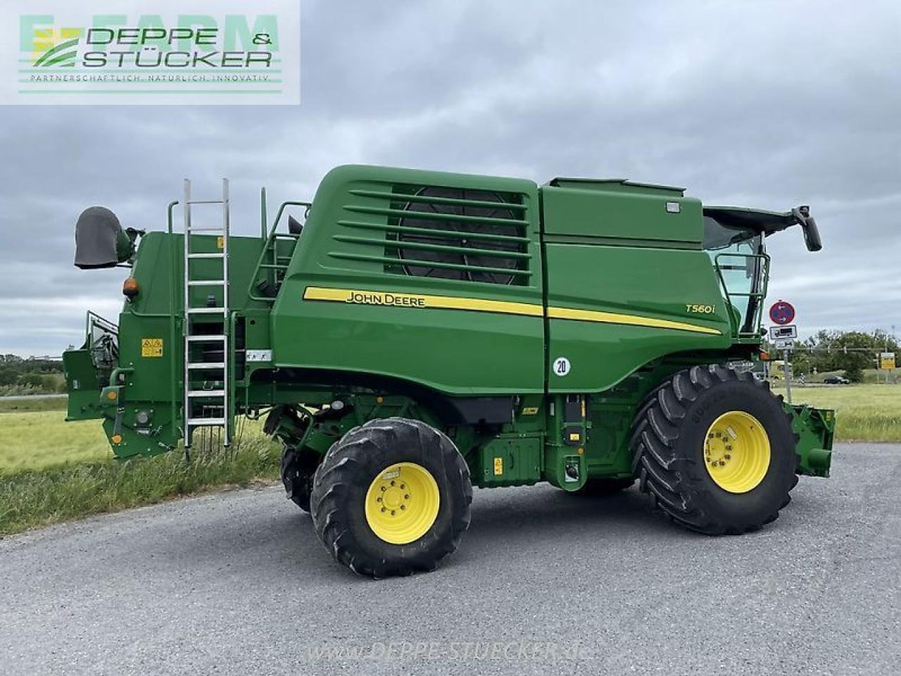John Deere t560 mit 722pf - Kombájn: 3 kép. John Deere t560 mit 722pf - Kombájn: 3 kép.