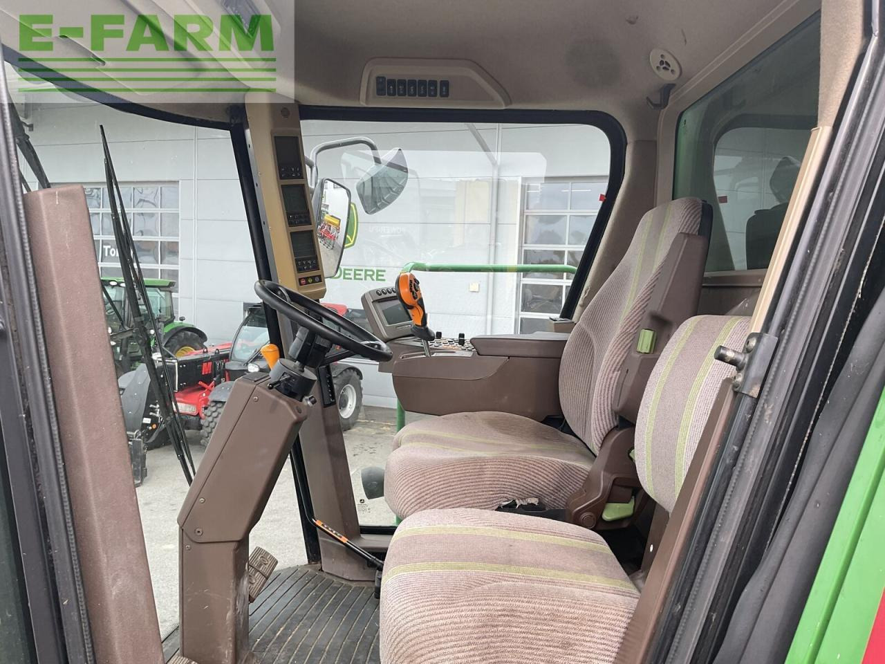 John Deere t560hm - Kombájn: 2 kép. John Deere t560hm - Kombájn: 2 kép.