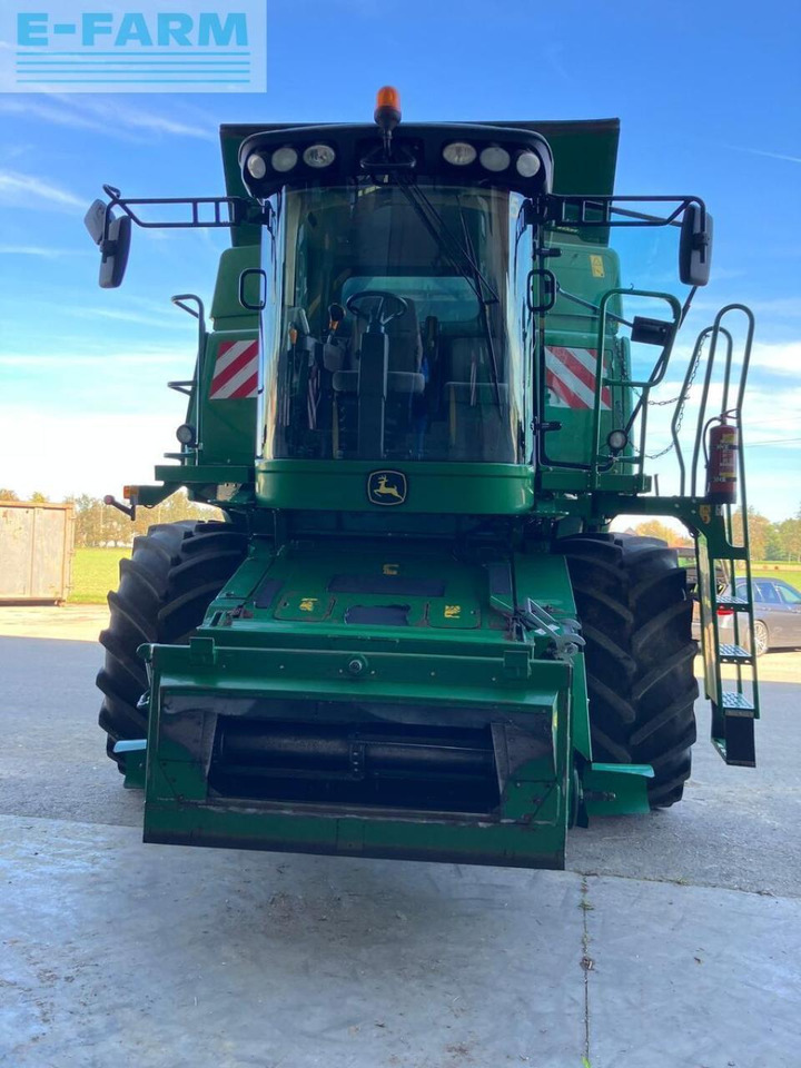 John Deere t560hm - Kombájn: 3 kép. John Deere t560hm - Kombájn: 3 kép.