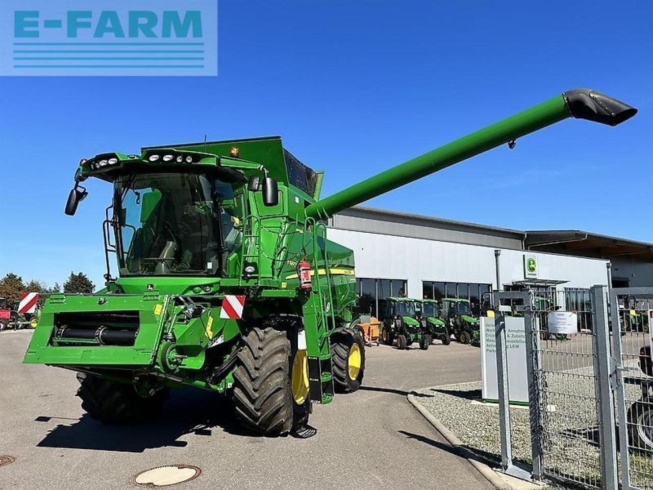 John Deere t560i hm - Kombájn: 1 kép. John Deere t560i hm - Kombájn: 1 kép.