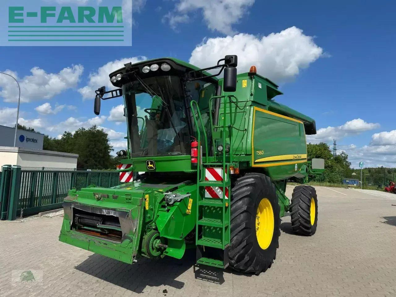 John Deere t560i hm - Kombájn: 2 kép. John Deere t560i hm - Kombájn: 2 kép.