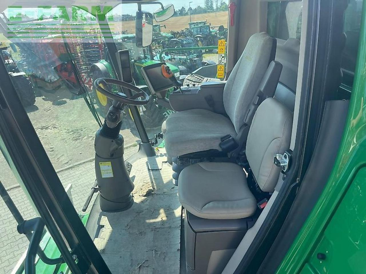 John Deere t670 hm - Kombájn: 5 kép. John Deere t670 hm - Kombájn: 5 kép.