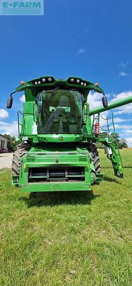 John Deere t670i hm - Kombájn: 2 kép. John Deere t670i hm - Kombájn: 2 kép.