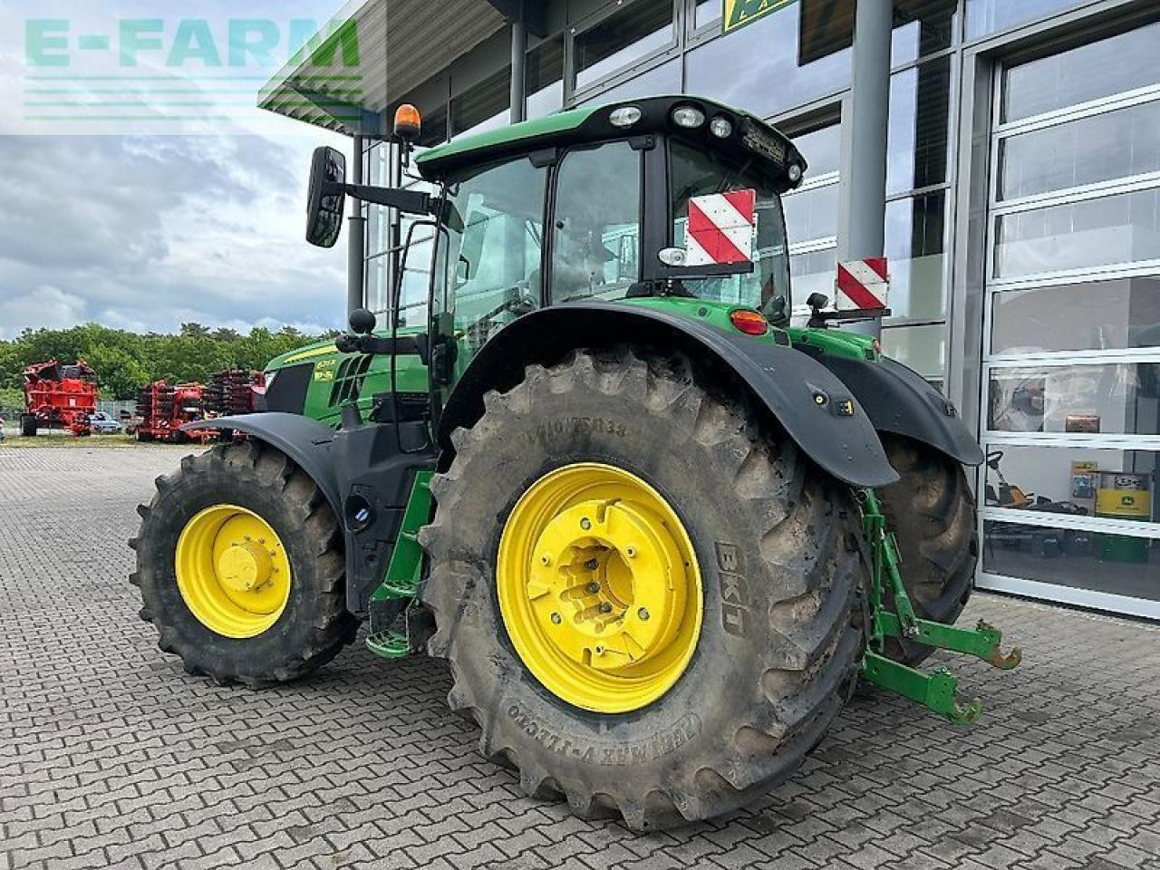 John Deere traktor 6215r - Traktor: 2 kép. John Deere traktor 6215r - Traktor: 2 kép.