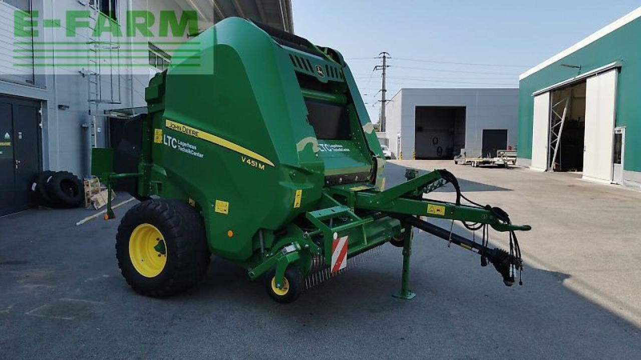 John Deere v 451 m hc25 - Kocka bálázó: 2 kép. John Deere v 451 m hc25 - Kocka bálázó: 2 kép.