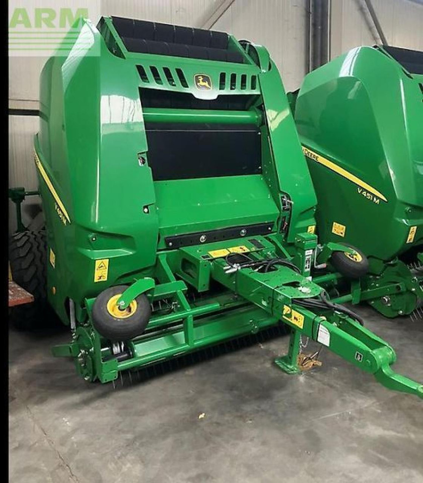 John Deere v451m - Kocka bálázó: 1 kép. John Deere v451m - Kocka bálázó: 1 kép.