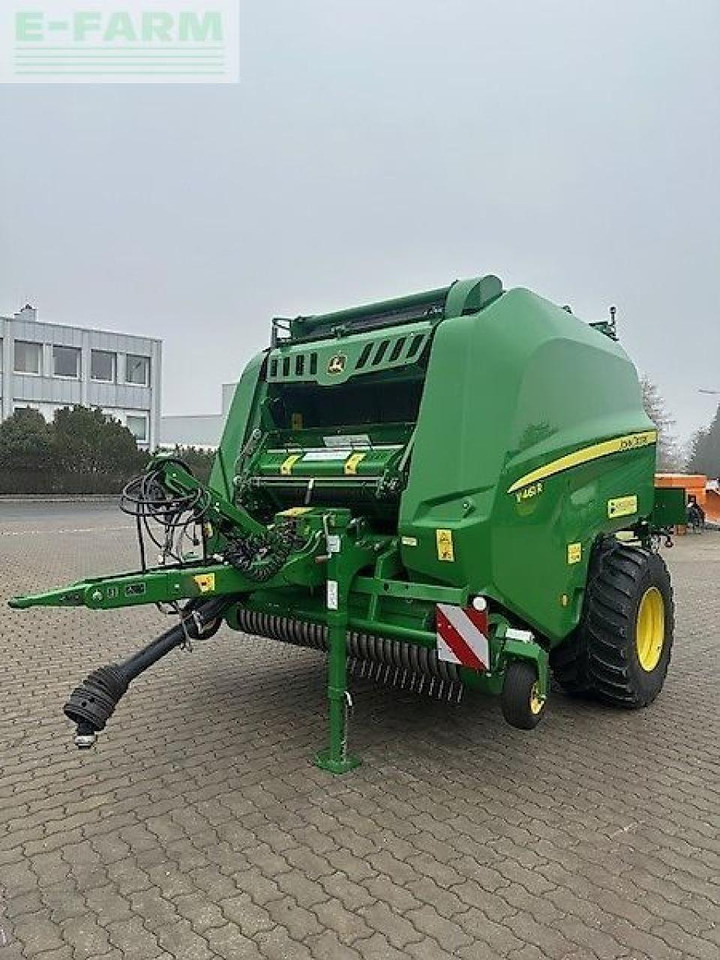 John Deere v461r - Kocka bálázó: 1 kép. John Deere v461r - Kocka bálázó: 1 kép.