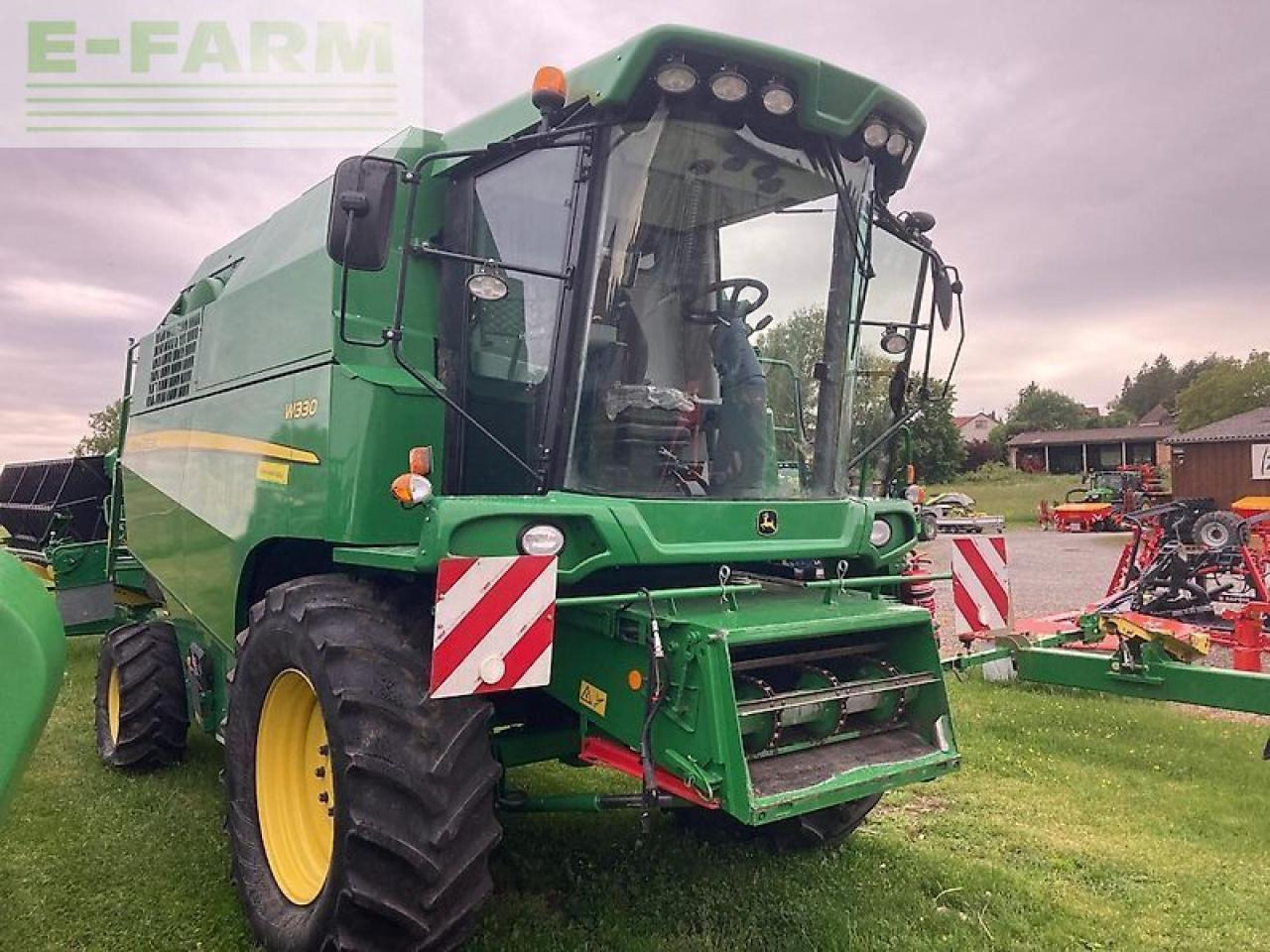 John Deere w330 - Kombájn: 3 kép. John Deere w330 - Kombájn: 3 kép.