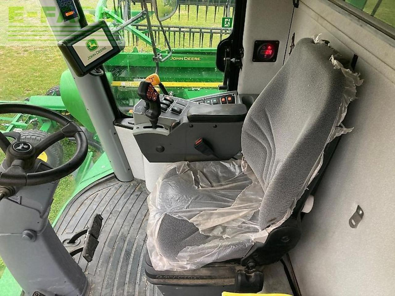 John Deere w330 - Kombájn: 5 kép. John Deere w330 - Kombájn: 5 kép.