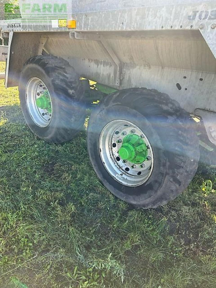 Joskin modulo 2 10000 meb - Műtrágyaszóró gép: 4 kép. Joskin modulo 2 10000 meb - Műtrágyaszóró gép: 4 kép.