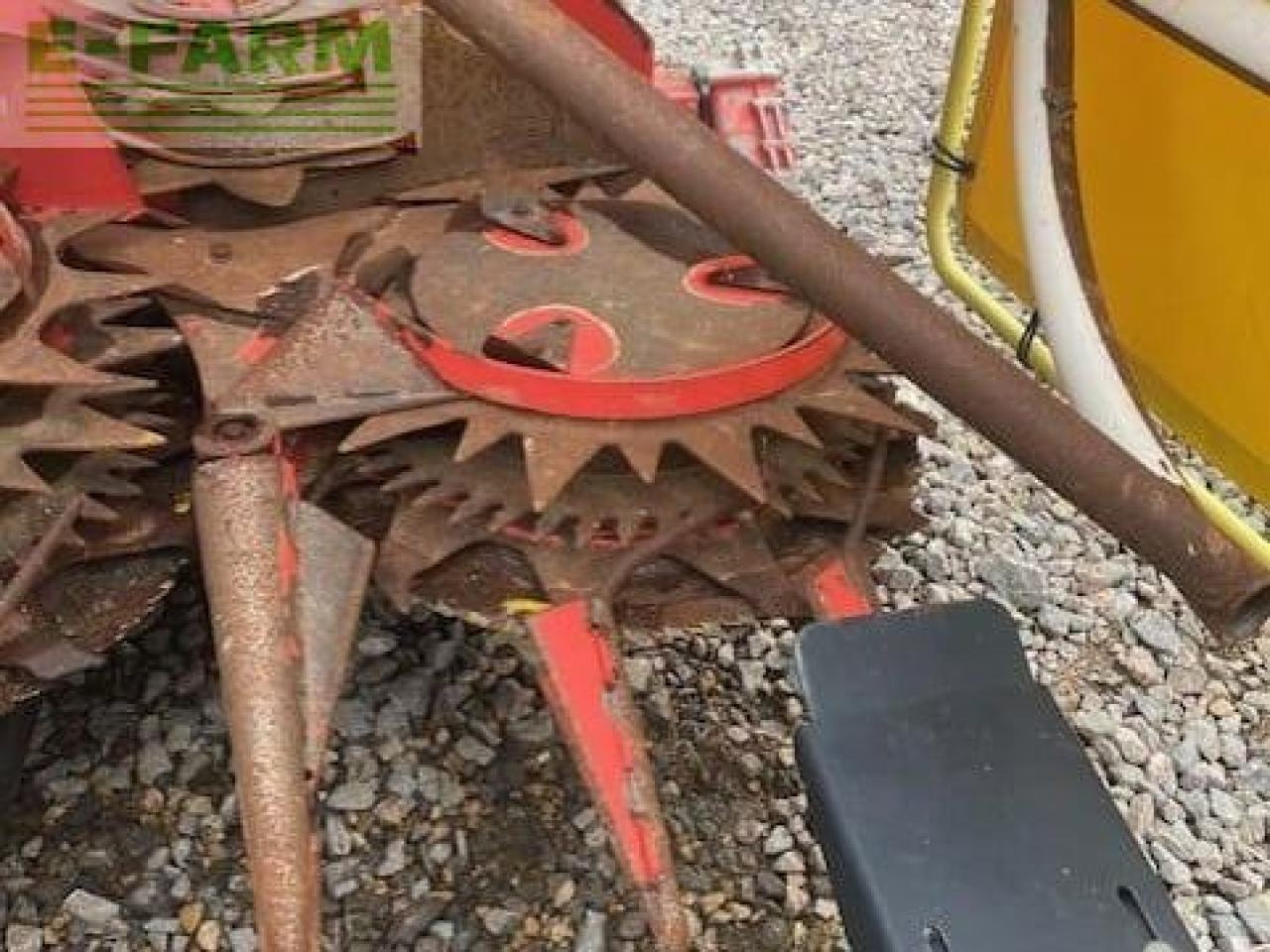 Kemper SPFH 390 PLUS - Önjáró szecskázógép: 4 kép. Kemper SPFH 390 PLUS - Önjáró szecskázógép: 4 kép.