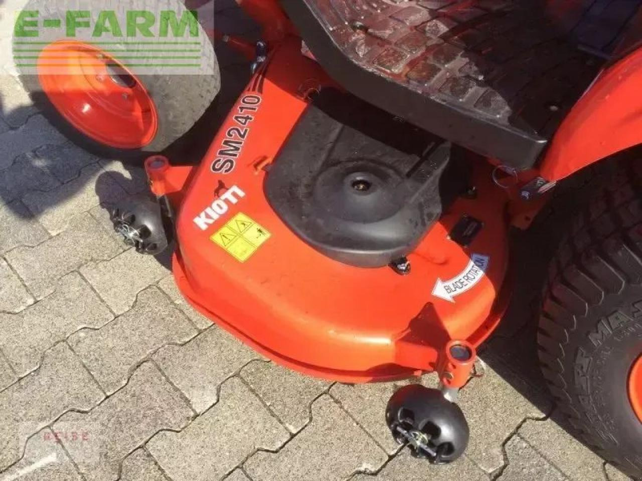 Kioti cs 2510 h & sm 2410 - Traktor: 5 kép. Kioti cs 2510 h & sm 2410 - Traktor: 5 kép.