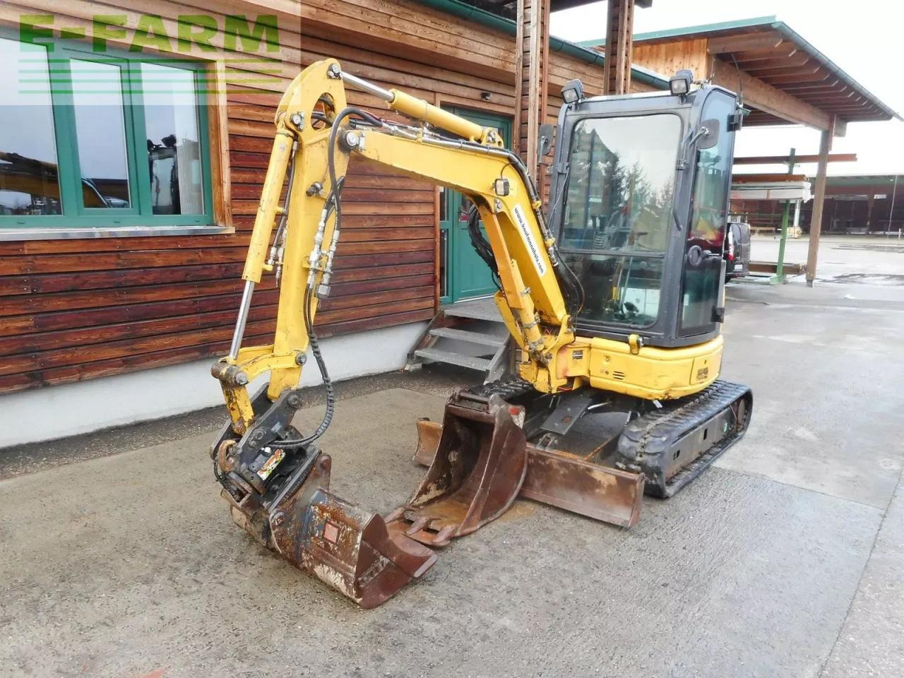 Komatsu pc 26mr-3 ( 2.710kg ) mit powertilt - Minikotró: 2 kép. Komatsu pc 26mr-3 ( 2.710kg ) mit powertilt - Minikotró: 2 kép.