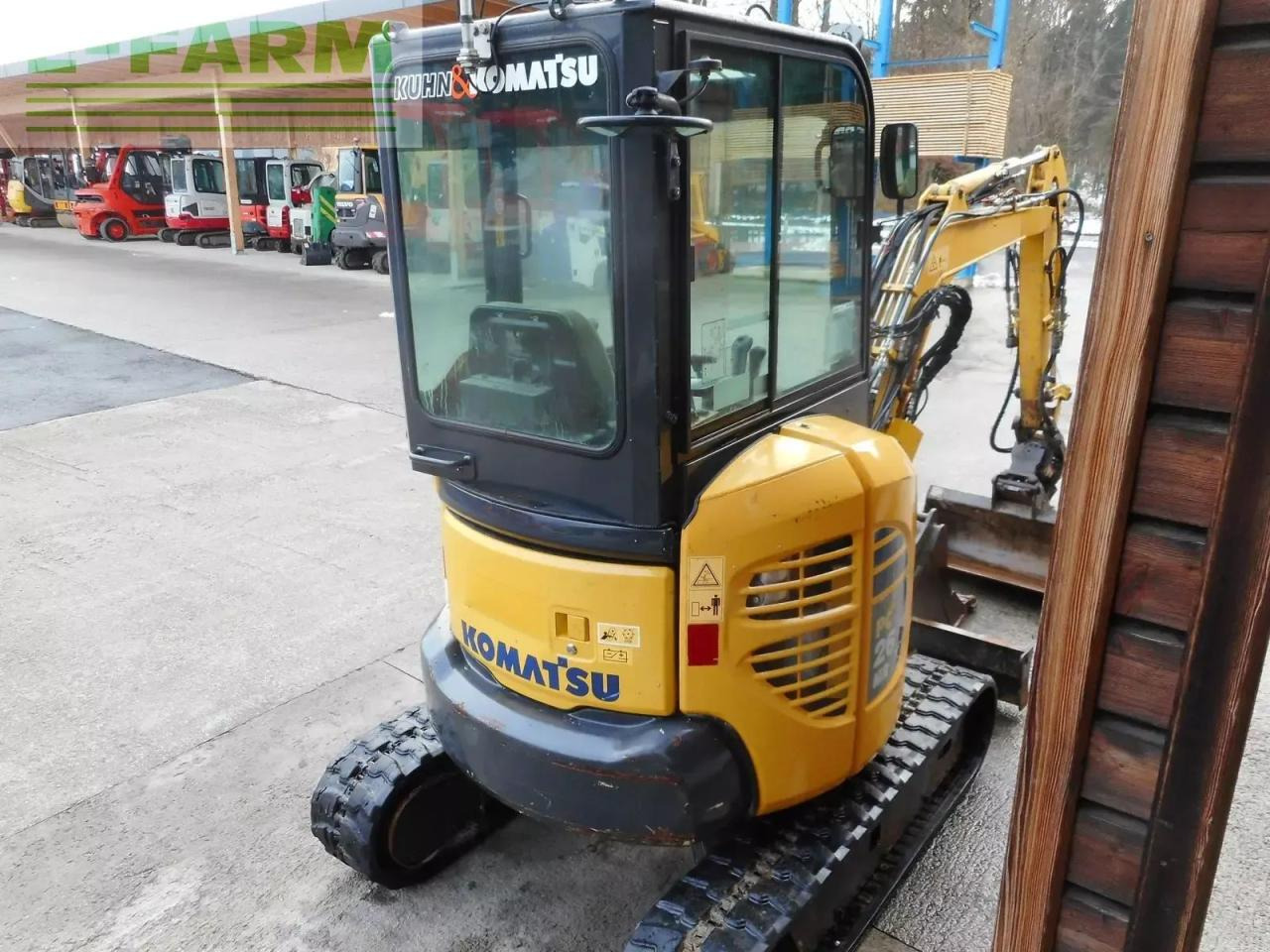 Komatsu pc 26mr-3 ( 2.710kg ) mit powertilt - Minikotró: 4 kép. Komatsu pc 26mr-3 ( 2.710kg ) mit powertilt - Minikotró: 4 kép.