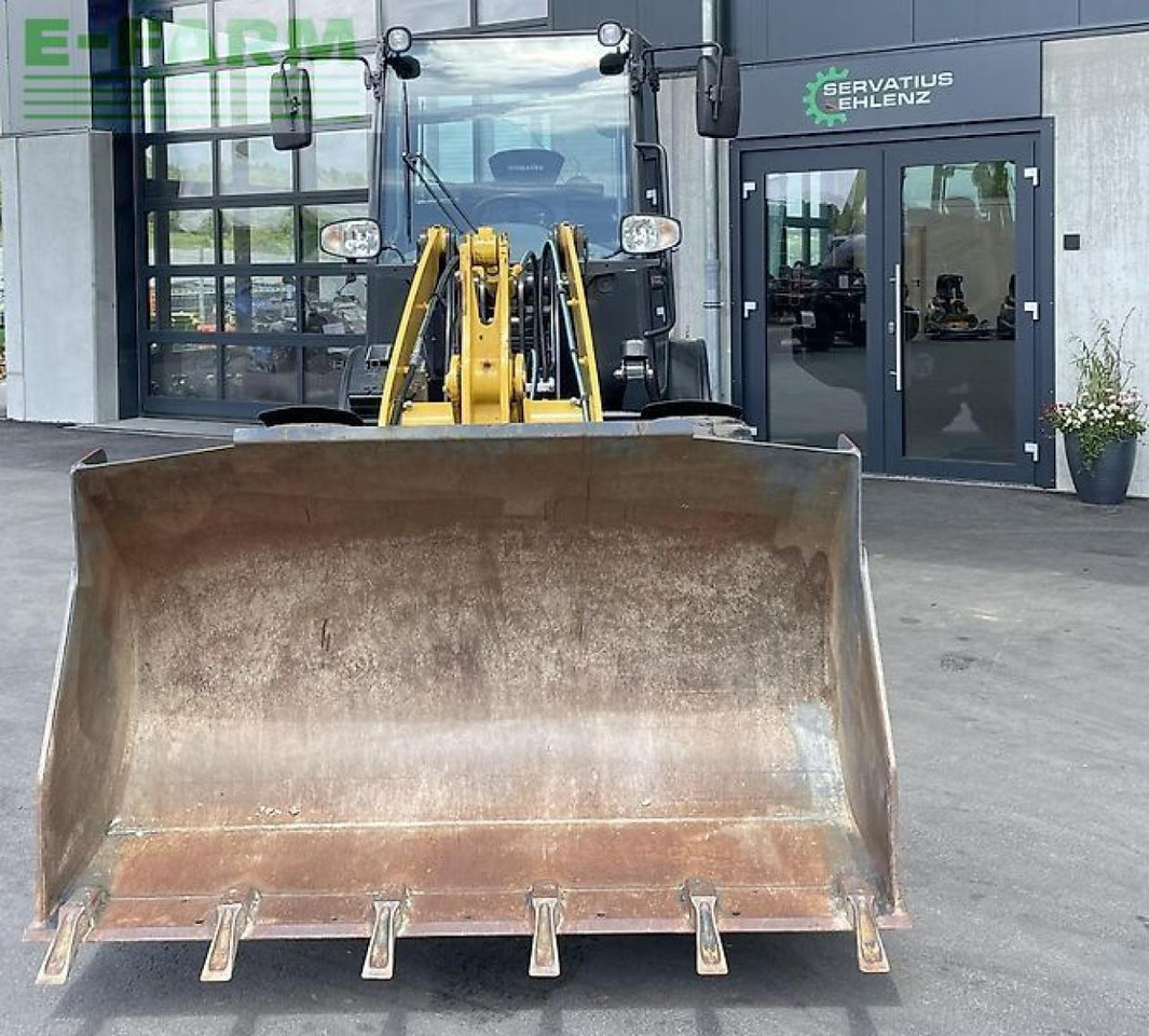 Komatsu wa 70m 6 tonner mit nur 246 stunden, inkl. 2 werkzeugen - Minikotró: 5 kép. Komatsu wa 70m 6 tonner mit nur 246 stunden, inkl. 2 werkzeugen - Minikotró: 5 kép.