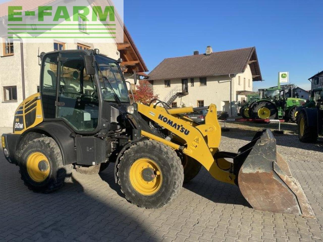 Minikotró Komatsu wa 80m-7: 7 kép. Minikotró Komatsu wa 80m-7: 7 kép.