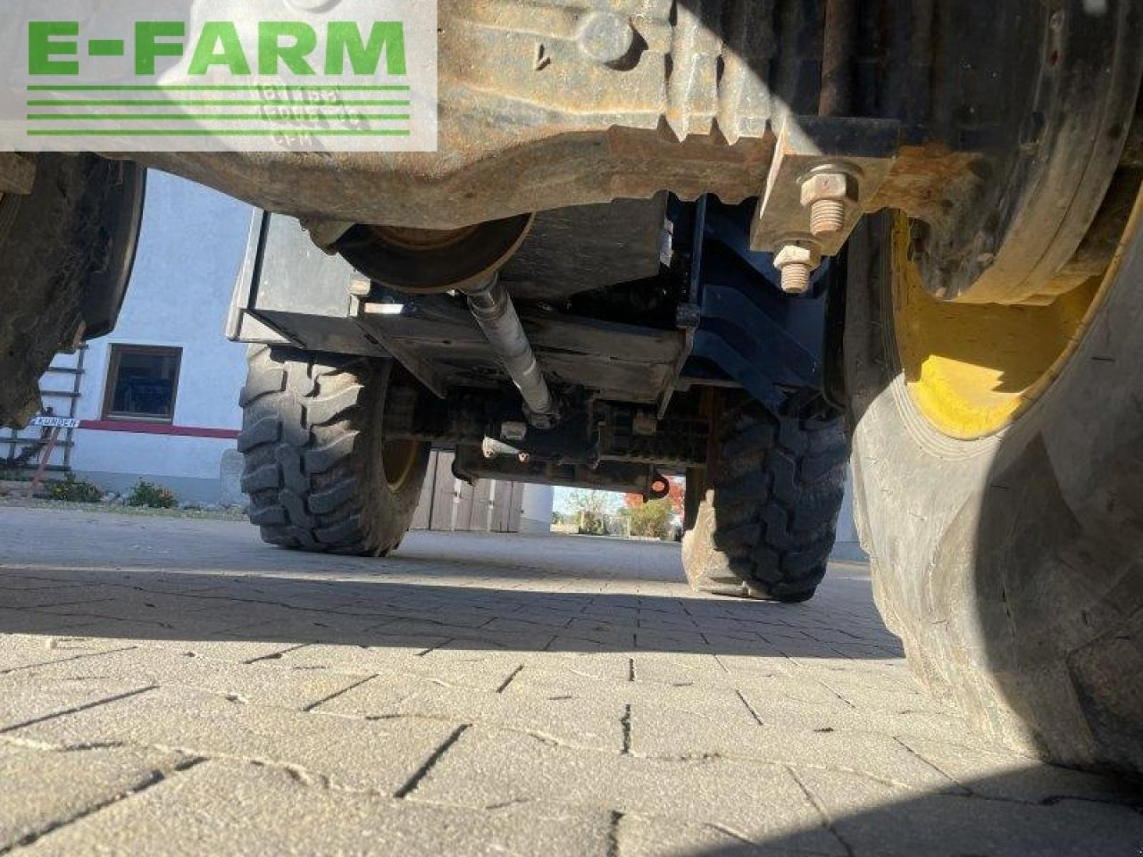 Minikotró Komatsu wa 80m-7: 18 kép. Minikotró Komatsu wa 80m-7: 18 kép.