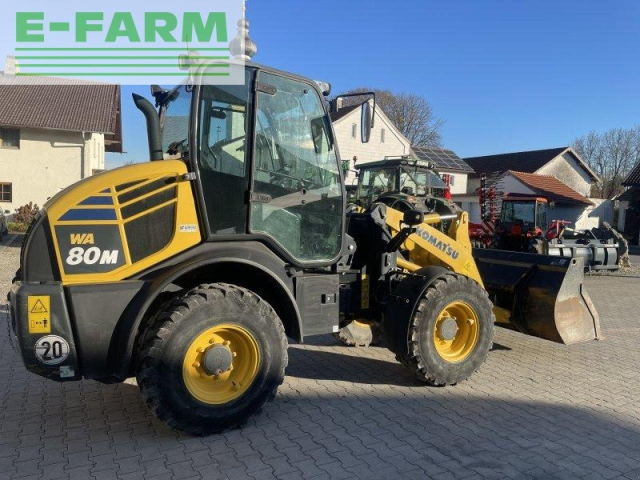Minikotró Komatsu wa 80m-7: 9 kép. Minikotró Komatsu wa 80m-7: 9 kép.