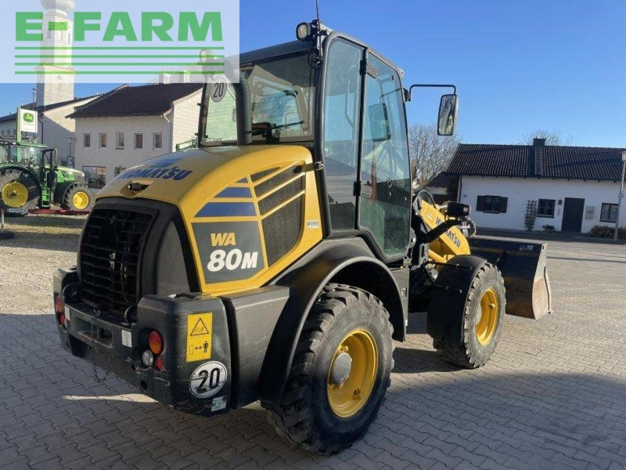 Minikotró Komatsu wa 80m-7: 10 kép. Minikotró Komatsu wa 80m-7: 10 kép.