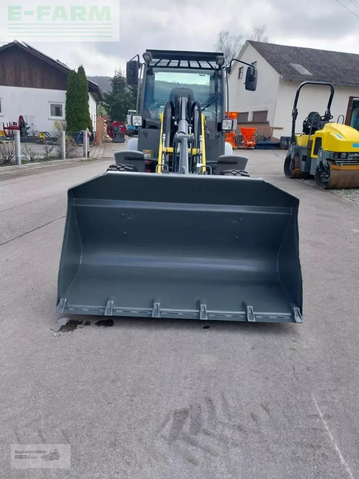 Kramer 5085 - Minikotró: 2 kép. Kramer 5085 - Minikotró: 2 kép.