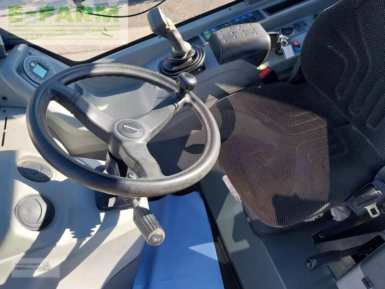 Minikotró Kramer 5095: 6 kép. Minikotró Kramer 5095: 6 kép.