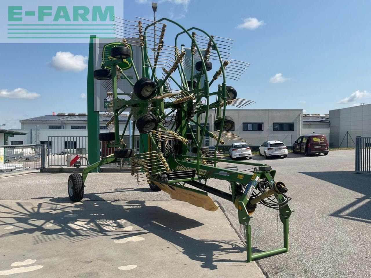 Krone Swadro TC 760 - Szénaforgató: 4 kép. Krone Swadro TC 760 - Szénaforgató: 4 kép.