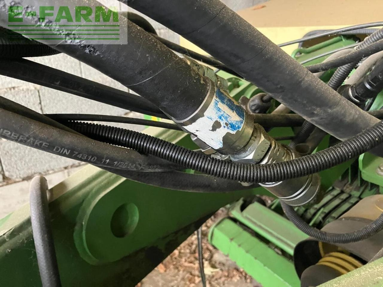 Krone ax 280 gl - Mezőgazdasági billenőpótkocsi: 4 kép. Krone ax 280 gl - Mezőgazdasági billenőpótkocsi: 4 kép.