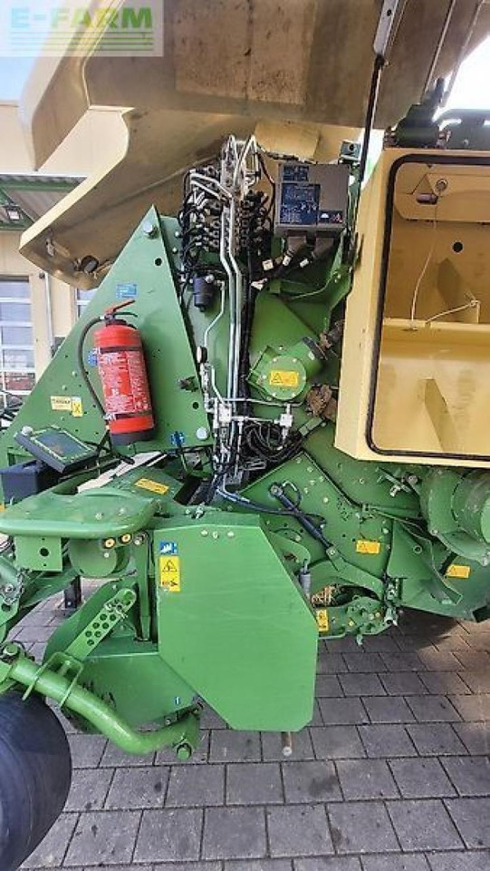 Kocka bálázó Krone big pack 1270 xc multi-bale: 9 kép. Kocka bálázó Krone big pack 1270 xc multi-bale: 9 kép.