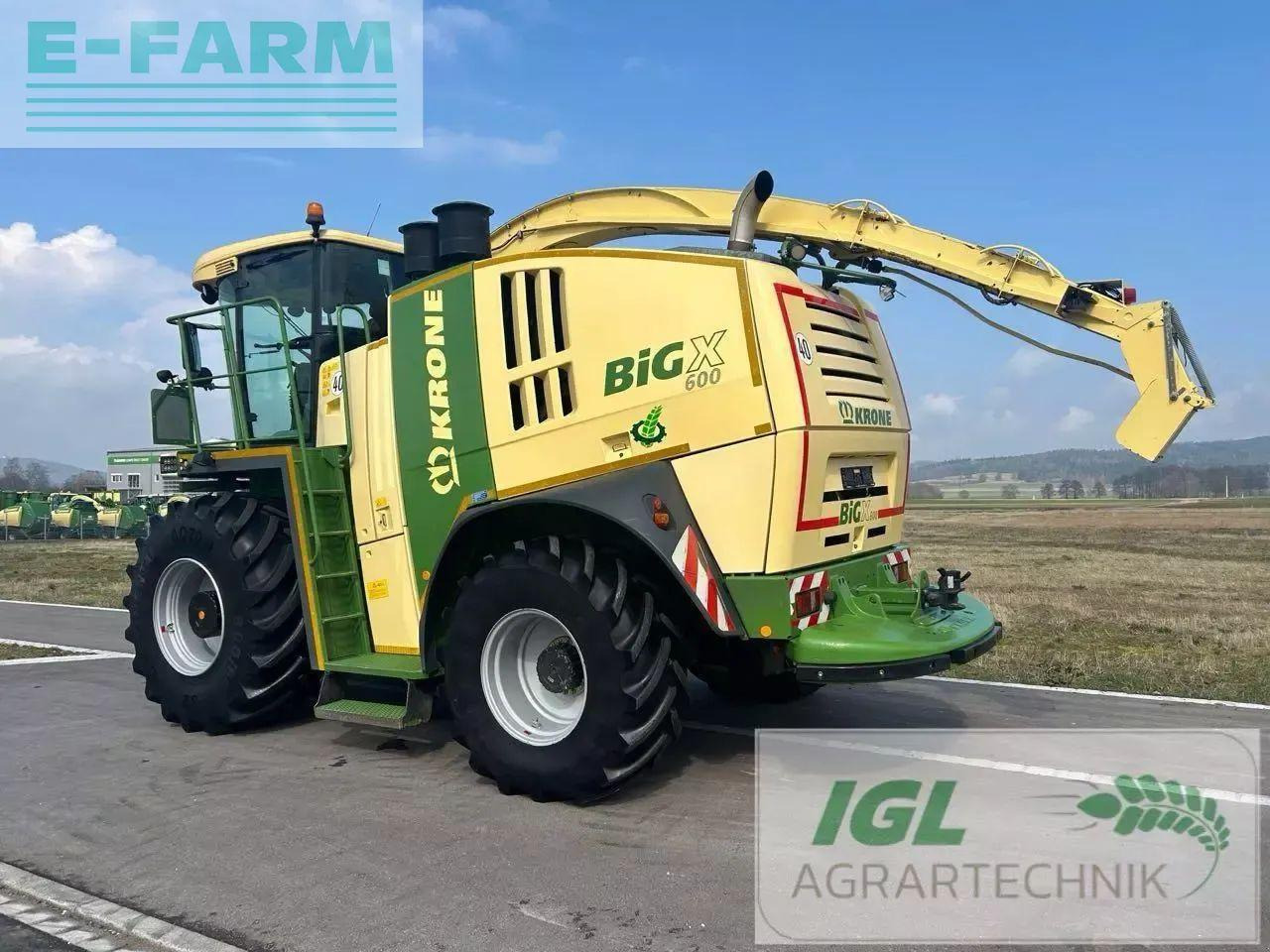 Krone big x 600 i - Önjáró szecskázógép: 3 kép. Krone big x 600 i - Önjáró szecskázógép: 3 kép.