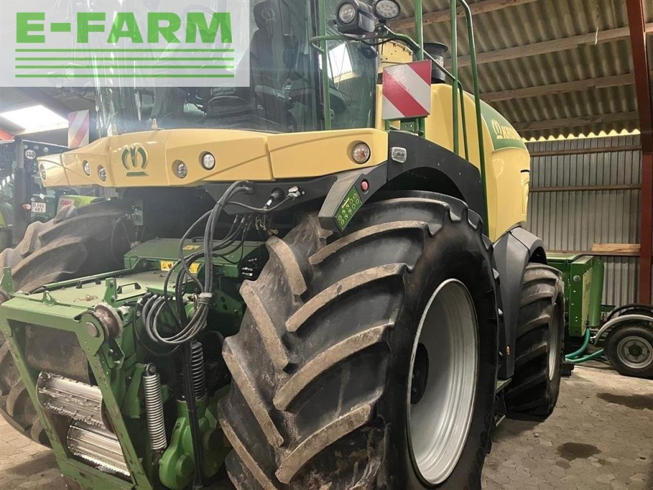 Krone big x 630 - Takarmánybetakarító gép: 2 kép. Krone big x 630 - Takarmánybetakarító gép: 2 kép.