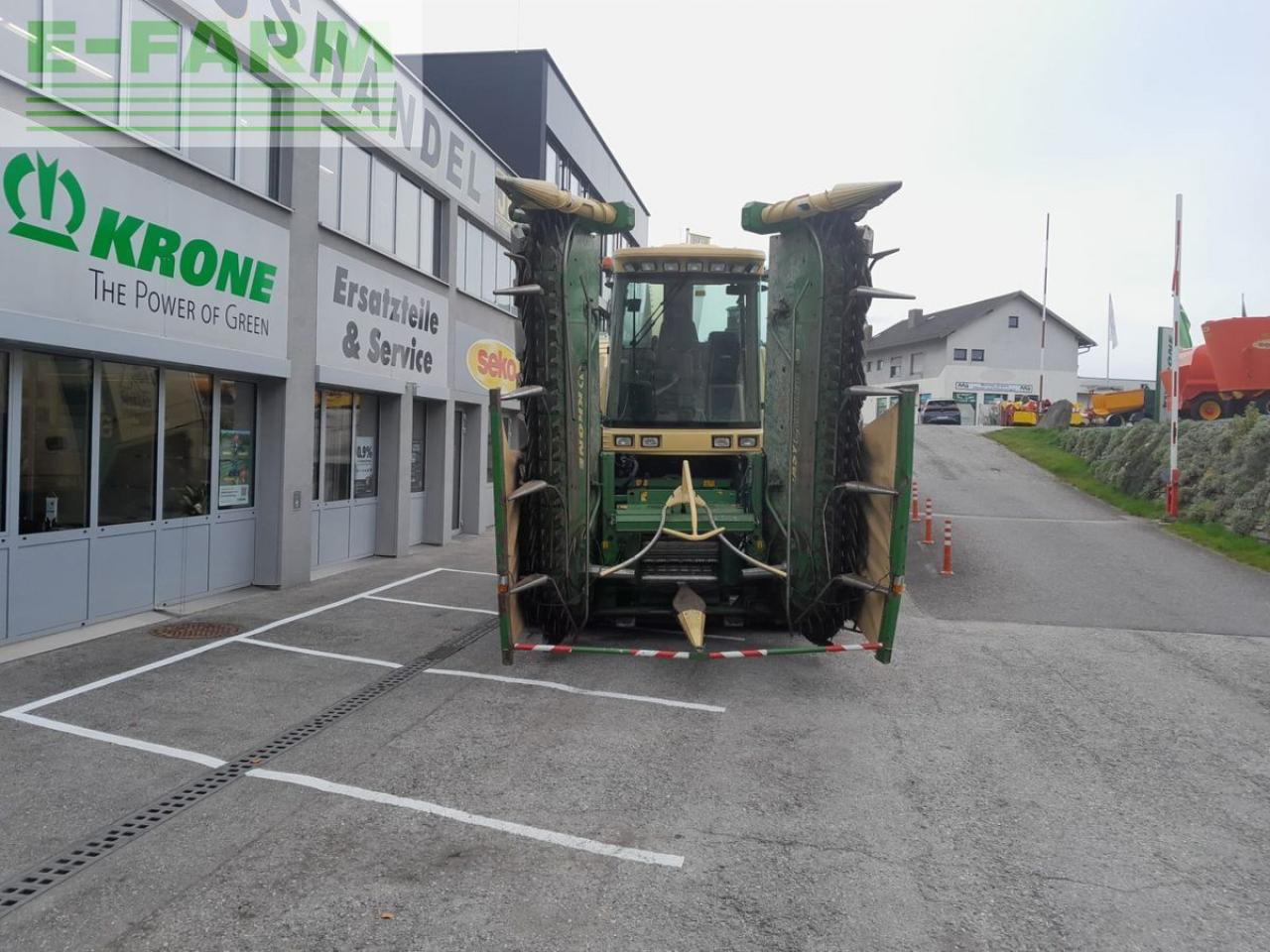 Krone big x 650 - Önjáró szecskázógép: 2 kép. Krone big x 650 - Önjáró szecskázógép: 2 kép.