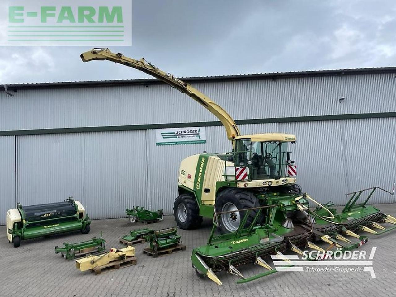 Krone big x 700 + easycollect 903 + easyflow - Önjáró szecskázógép: 1 kép. Krone big x 700 + easycollect 903 + easyflow - Önjáró szecskázógép: 1 kép.