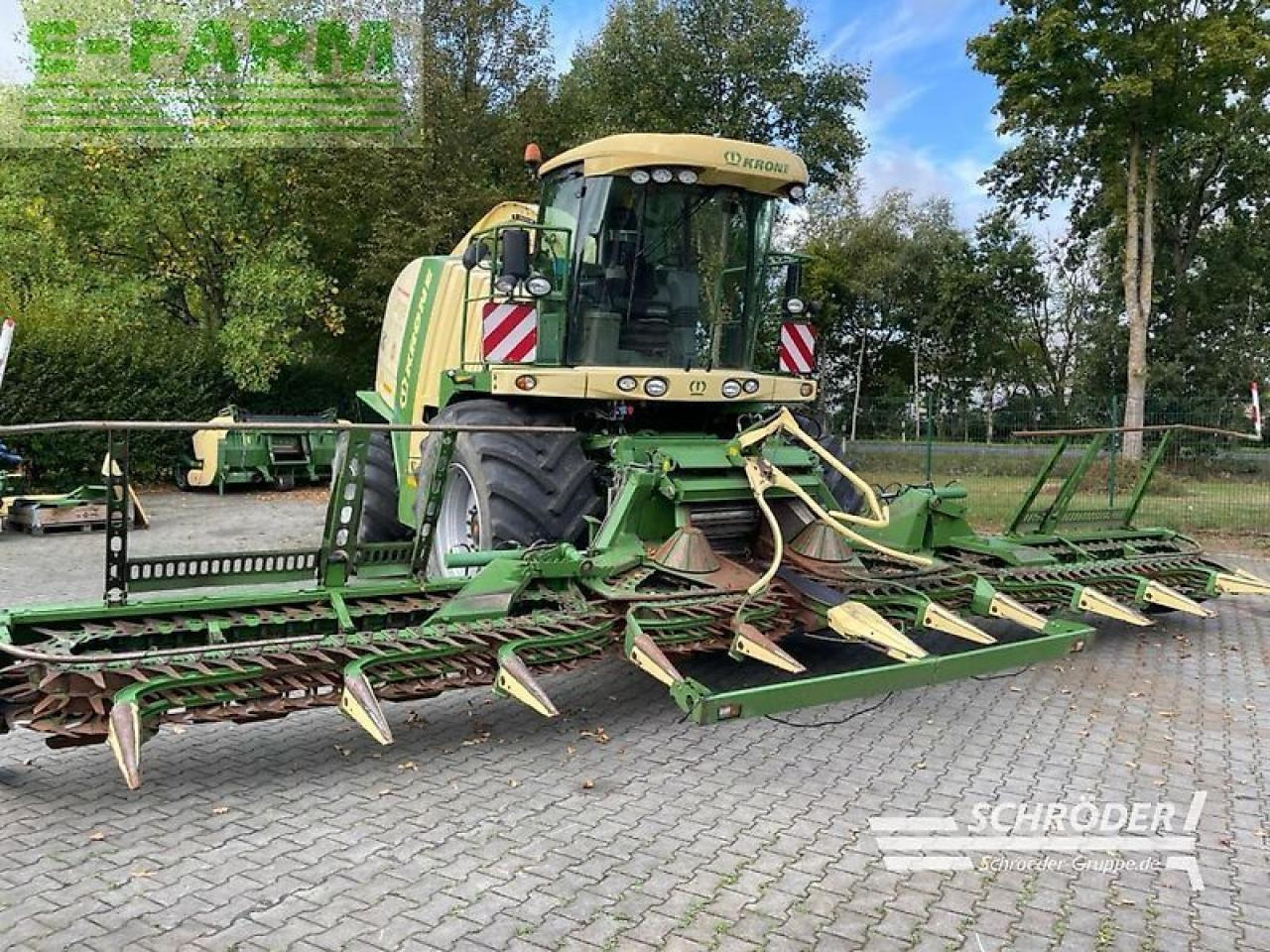 Krone big x 700 + easycollect 903 + easyflow - Önjáró szecskázógép: 5 kép. Krone big x 700 + easycollect 903 + easyflow - Önjáró szecskázógép: 5 kép.