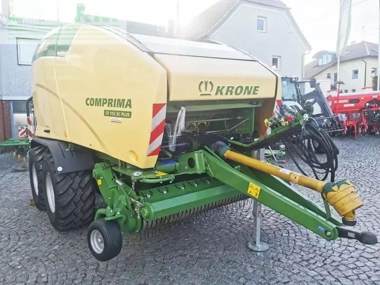 Krone comprima cf155 xc plus press-wickel-kombination - Kocka bálázó: 3 kép. Krone comprima cf155 xc plus press-wickel-kombination - Kocka bálázó: 3 kép.