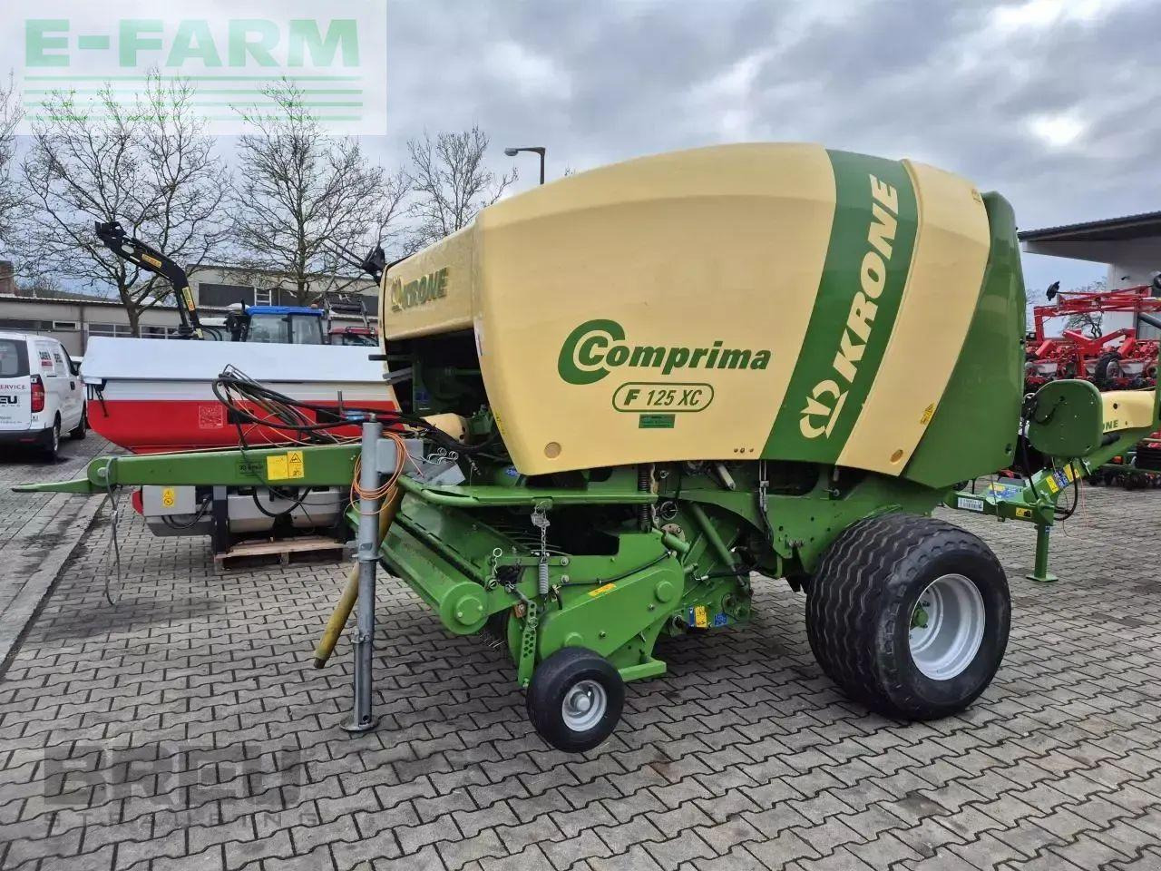 Krone comprima f 125 xc - Kocka bálázó: 2 kép. Krone comprima f 125 xc - Kocka bálázó: 2 kép.
