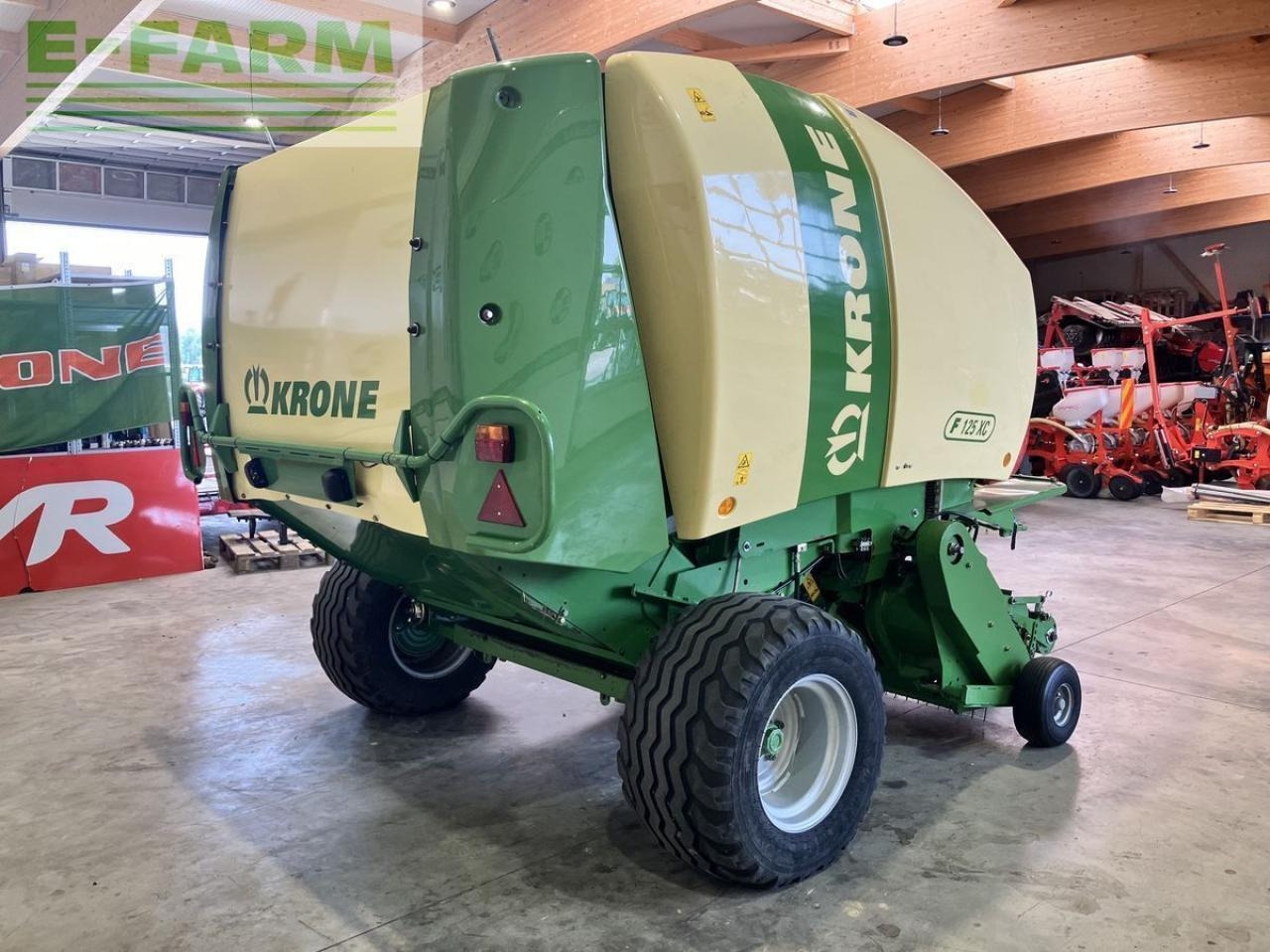 Krone comprima f 125 xc - Kocka bálázó: 3 kép. Krone comprima f 125 xc - Kocka bálázó: 3 kép.