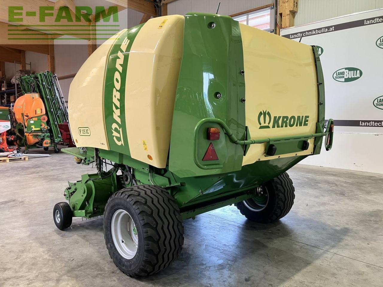 Krone comprima f 125 xc - Kocka bálázó: 4 kép. Krone comprima f 125 xc - Kocka bálázó: 4 kép.