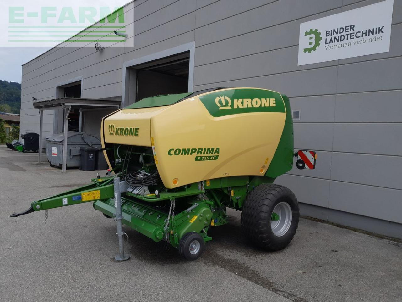 Krone comprima f 125 xc - Kocka bálázó: 2 kép. Krone comprima f 125 xc - Kocka bálázó: 2 kép.