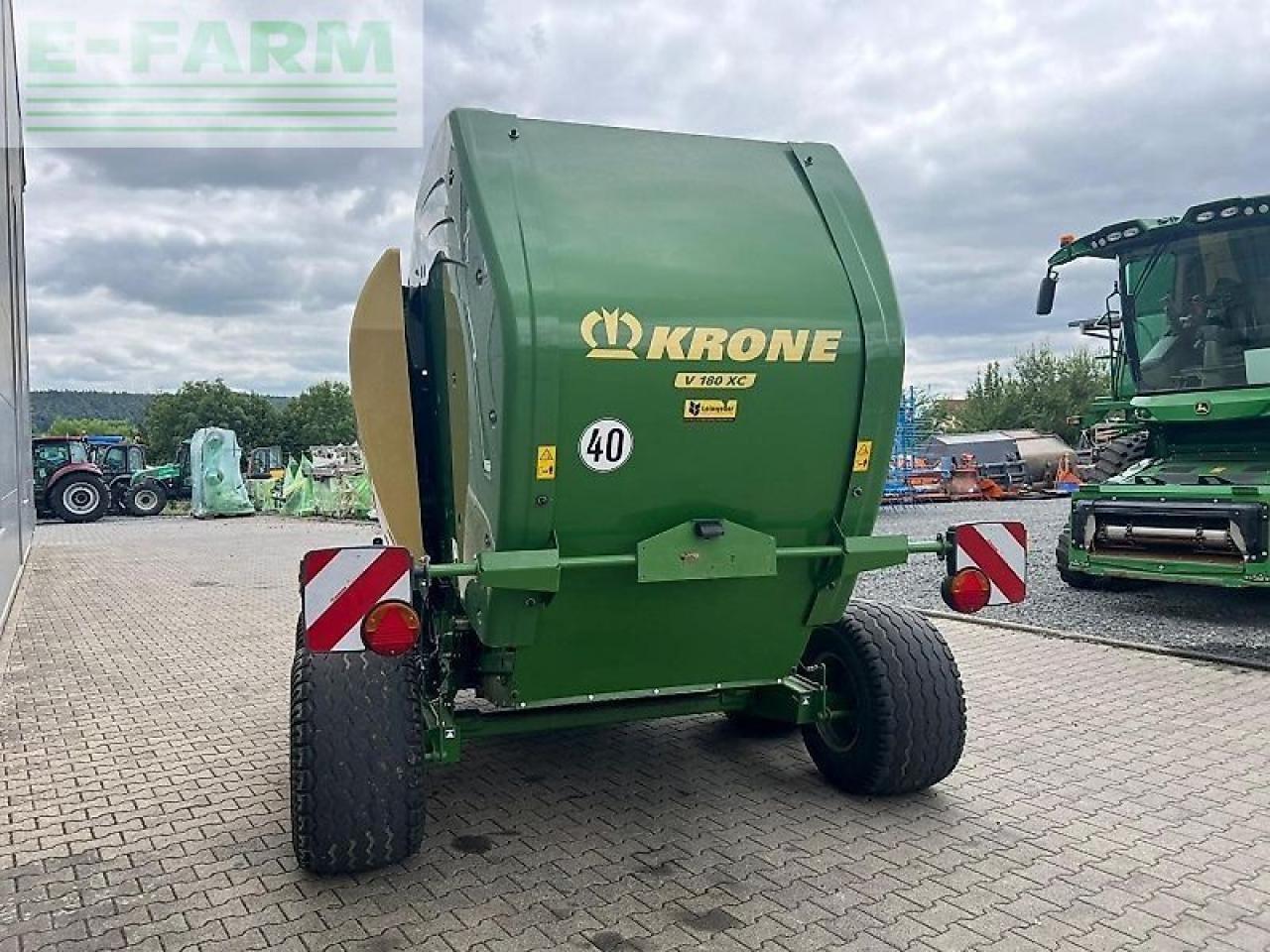Krone comprima v 180 xc - Kocka bálázó: 4 kép. Krone comprima v 180 xc - Kocka bálázó: 4 kép.