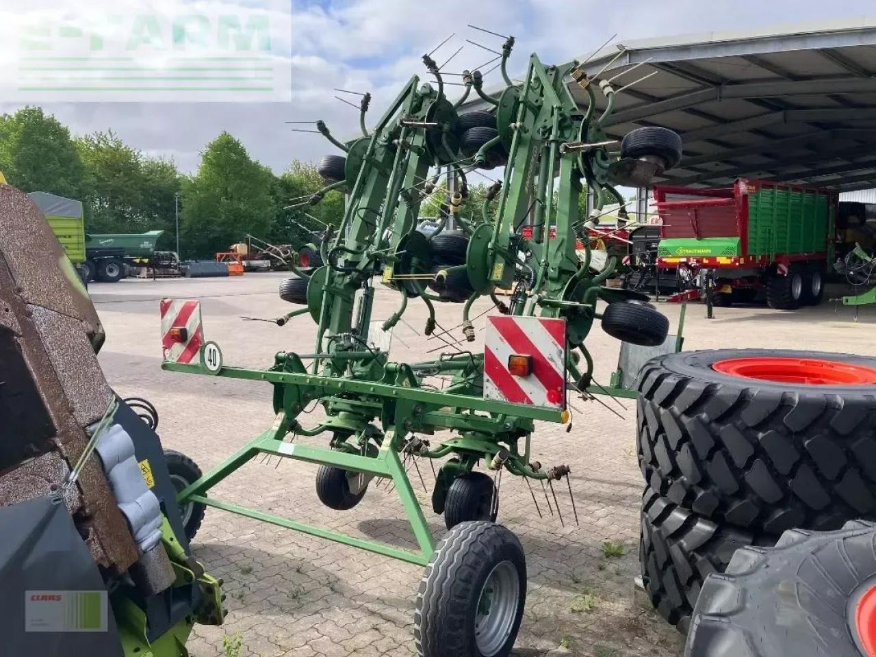 Krone kwt 11.22 - Szénaforgató: 4 kép. Krone kwt 11.22 - Szénaforgató: 4 kép.