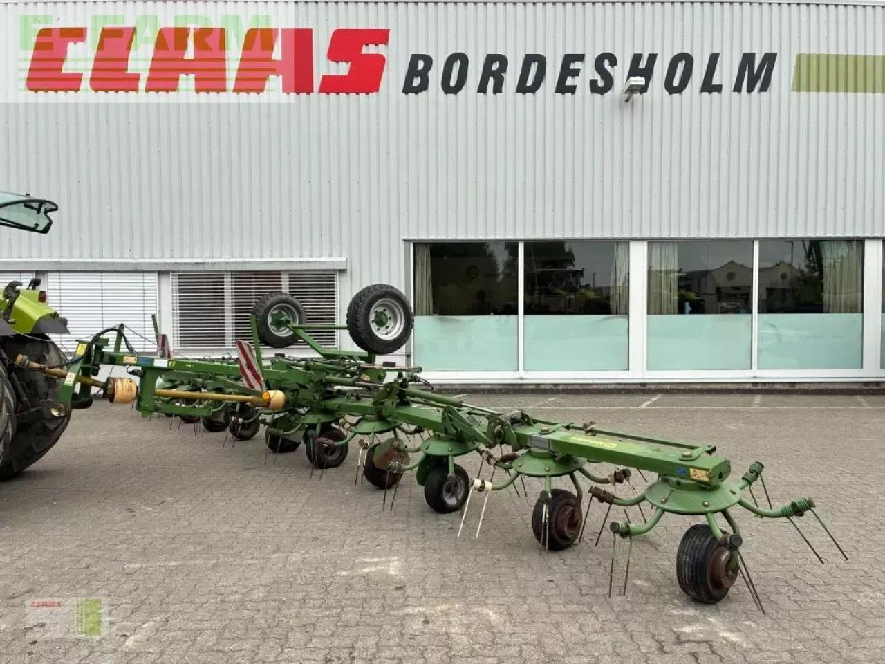 Krone kwt 11.22 - Szénaforgató: 1 kép. Krone kwt 11.22 - Szénaforgató: 1 kép.