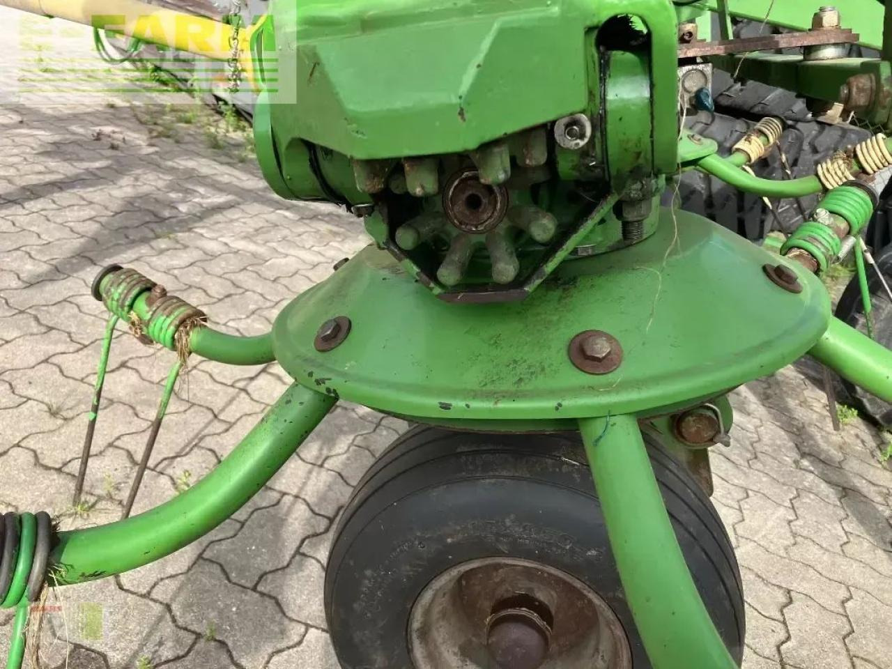 Krone kwt 11.22 - Szénaforgató: 3 kép. Krone kwt 11.22 - Szénaforgató: 3 kép.