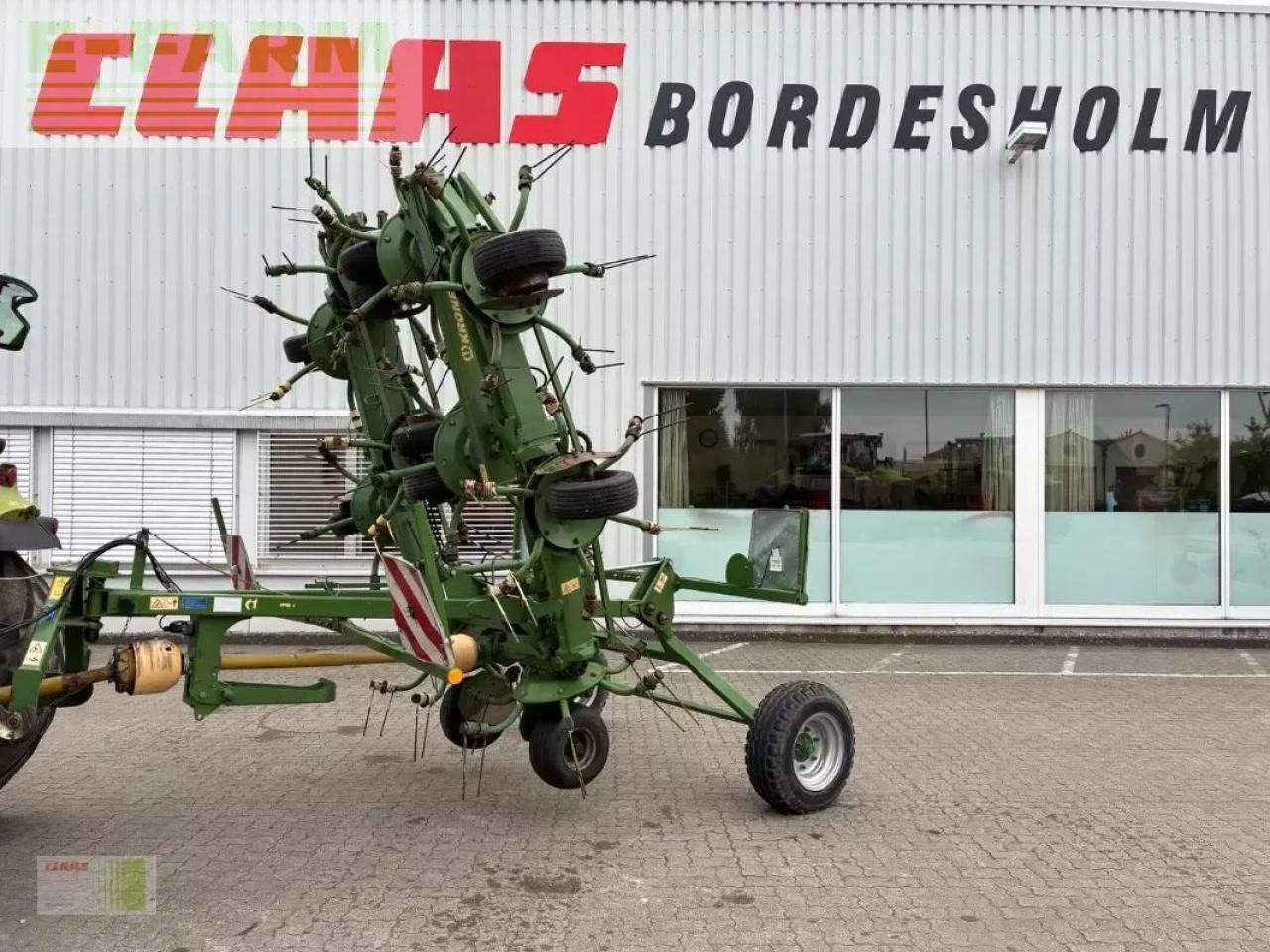 Krone kwt 11.22 - Szénaforgató: 4 kép. Krone kwt 11.22 - Szénaforgató: 4 kép.